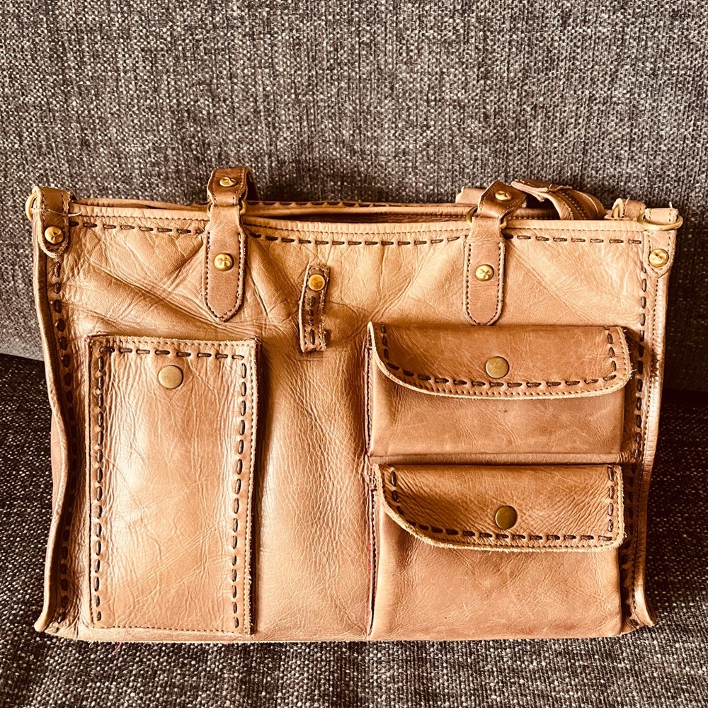Elegant Tan Leather Women's Bag - Picture 2 of 8